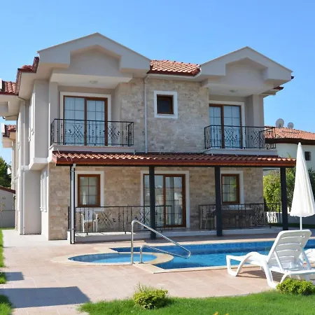 Βίλα Stunning 4-bed Konak Private & Pool