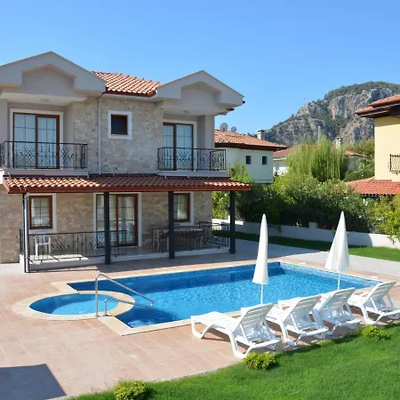 Βίλα Stunning 4-bed Konak Private & Pool